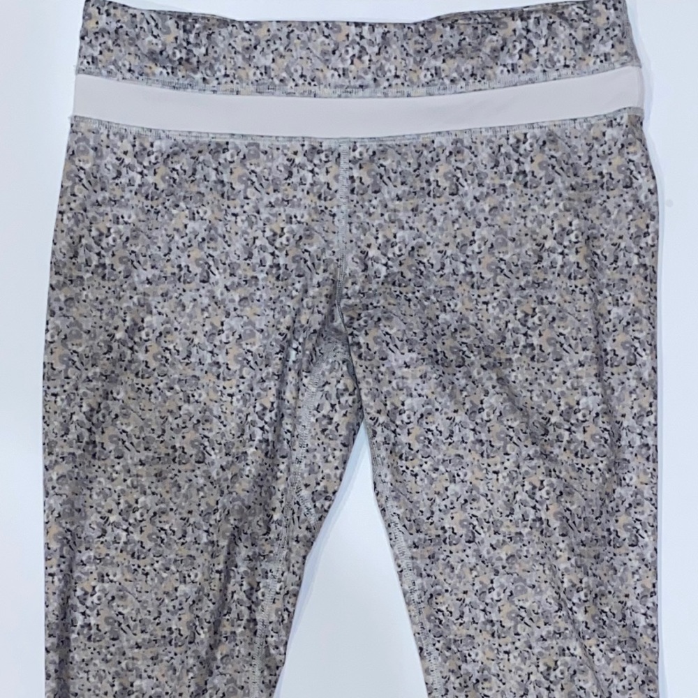 Lululemon 3/4 length Gray Patterned Leggings